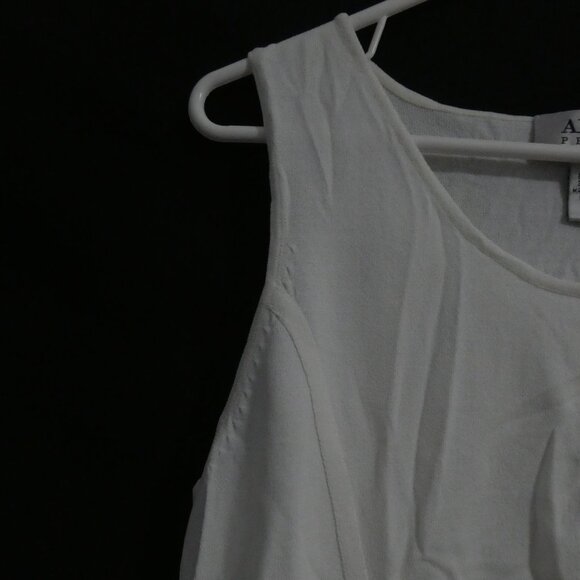 ALFANI PETITE | large | Textured White Sleeveless Tank Top | GUC - Picture 3 of 15